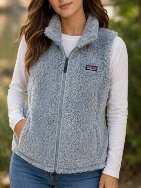 Patagonia Girls Los Gatos / fuzzy fleece full zip vest in light blue, size XL (1